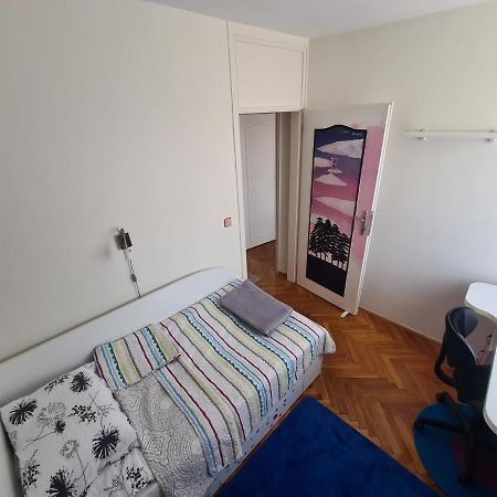 Walnut Apartment - Private Garage Szarajevó Kültér fotó