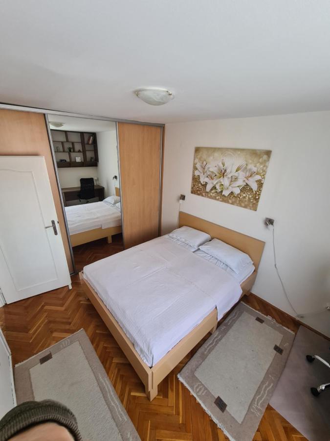 Walnut Apartment - Private Garage Szarajevó Kültér fotó
