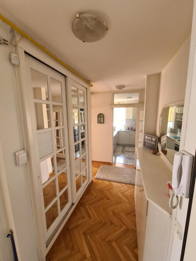 Walnut Apartment - Private Garage Szarajevó Kültér fotó