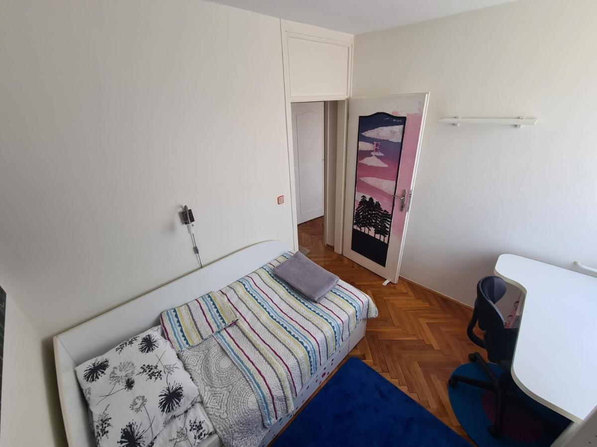 Walnut Apartment - Private Garage Szarajevó Kültér fotó
